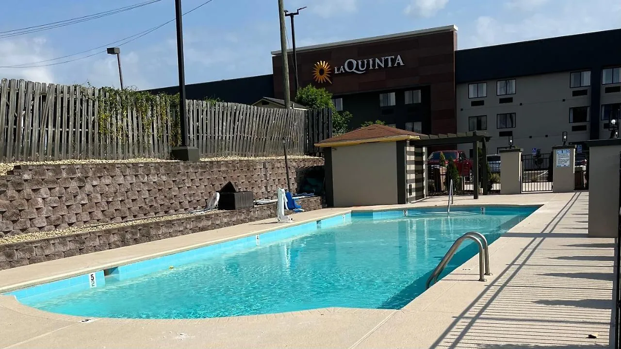 La Quinta By Wyndham Nashville Airport Hotel